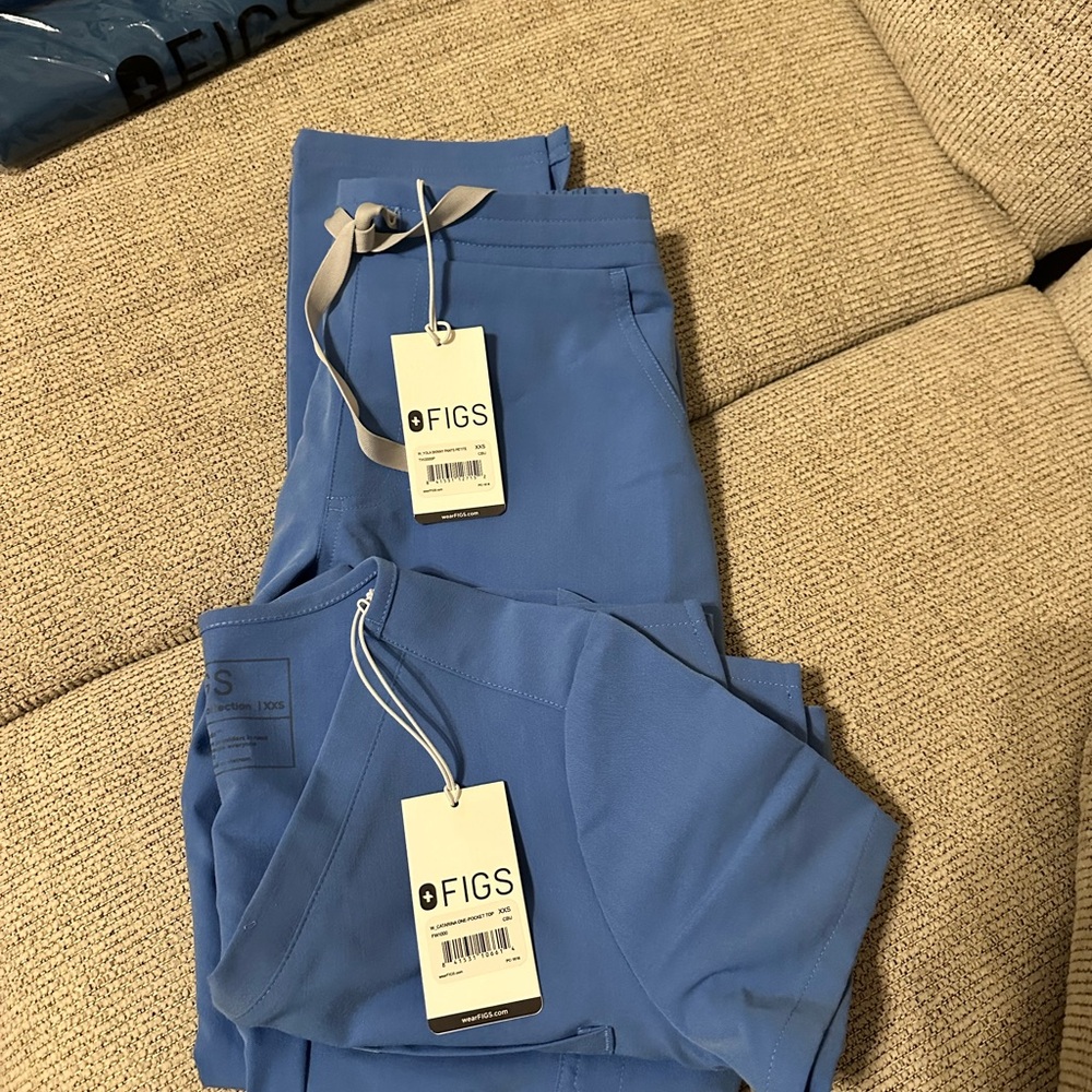 Figs Classic Blue Petite Yola skinny Scrub Pants and Catarina single pocket top